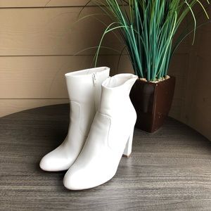 Women’s Heeled Bootie. A new day. White. 8.5